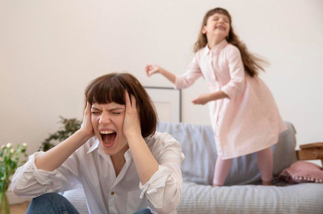 Không ít cha mẹ than phiền rằng con quá hiếu động, lúc nào cũng chạy nhảy, nghịch ngợm và khó ngồi yên một chỗ. Tuy nhiên, nhiều nghiên cứu cho thấy trẻ thông minh thường có mức năng lượng cao hơn bình thường. Ảnh minh họa