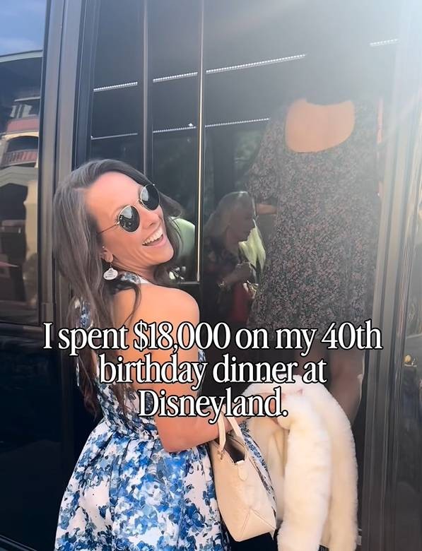 McGee hào hứng khi cùng bạn bè đến Disneyland để tận hưởng bữa tiệc sinh nhật trị giá 18.000 USD. Ảnh: TikTok Toree McGee