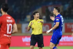 VFF 'treo còi' trọng tài thổi phạt đền Thể Công Viettel trận hoà PVF-CAND