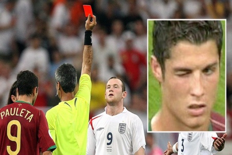 Rooney - Ronaldo & vết rạn ở World Cup: Cái nháy mắt khiến cả nước Anh nổi giận