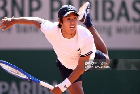 Hấp dẫn tennis Roland Garros: Learner Tien thắng ấn tượng, hạt giống liên tiếp thua sốc