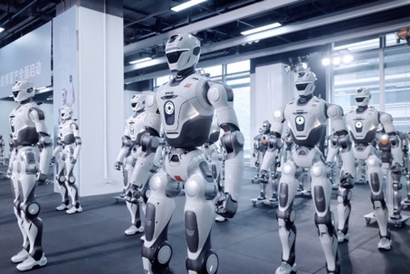 "Sốc" trước nhà máy Trung Quốc cứ 15 phút lại "ra lò" một robot nhân hình