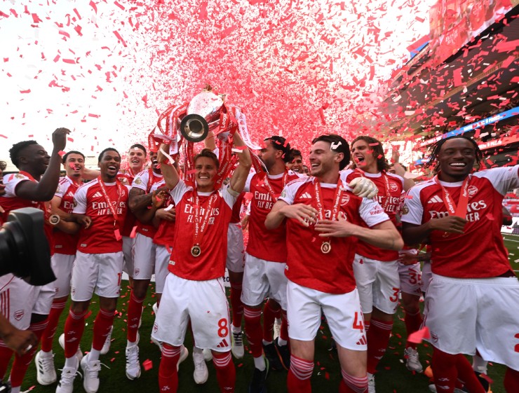 Arsenal đã sẵn sàng cho màn rước cúp khổng lồ