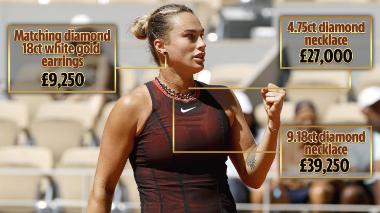 Với những phụ kiện đắt giá, Sabalenka thật sự biến mình thành "Nữ hoàng" Roland Garros 202
