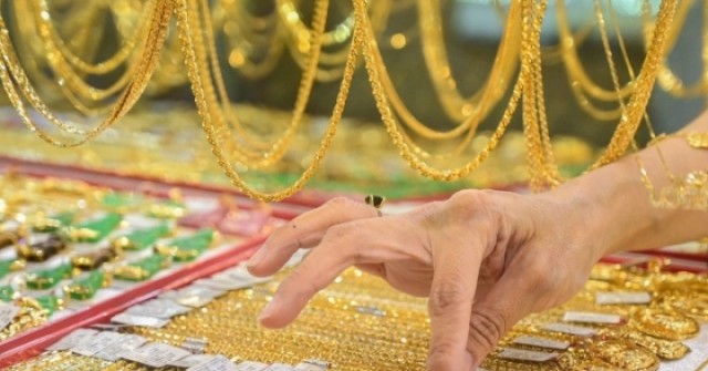 Giá vàng lao dốc dữ dội: Nhà đầu tư xả ‘vàng gi...