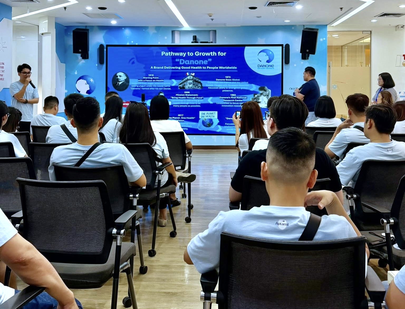 Bắc Nam và quý đối tác tham quan tại Văn phòng Danone Nutricia