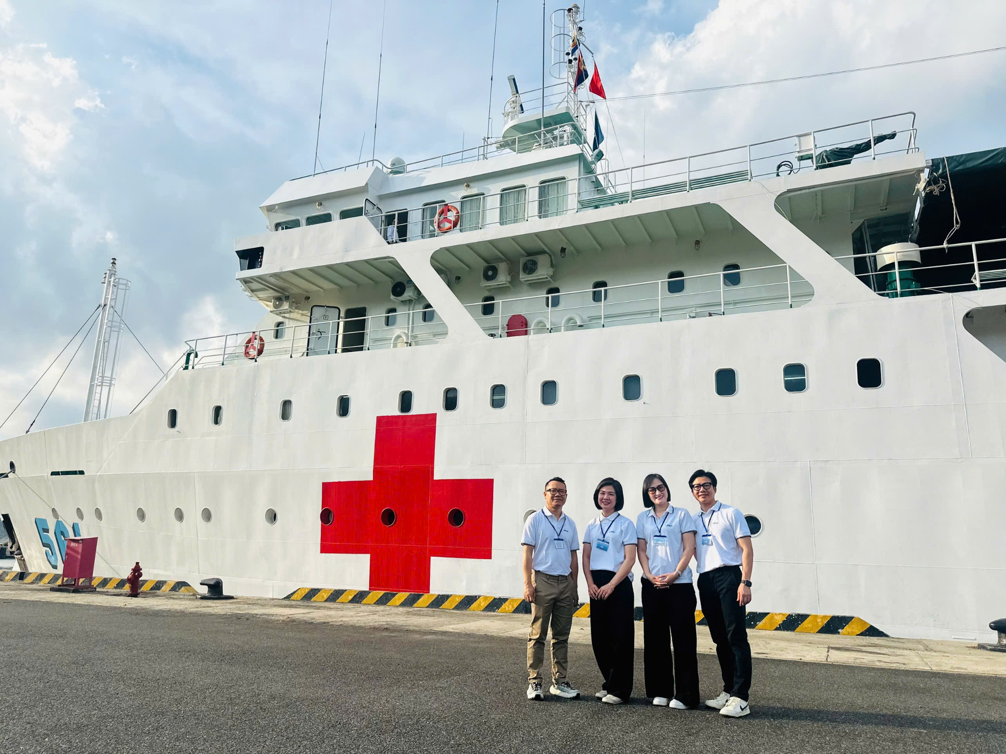Hệ thống Bệnh viện Lạc Việt đồng hành cùng Đoàn công tác Bộ Y tế thăm quan quần đảo Trường Sa