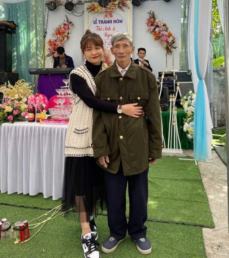 Thảo bên ông nội 