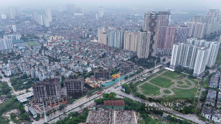 Dự án Usilk City nằm trên trục đường Tố Hữu, phường Hà Đông, được khởi công từ năm 2008 với quy mô lớn, từng được kỳ vọng là khu đô thị cao cấp phía Tây Thủ đô.