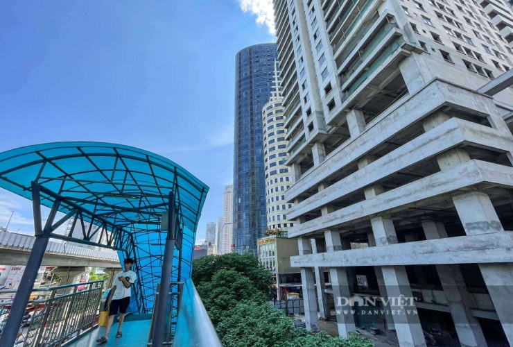 Dự án tọa lạc tại số 110 Trần Phú, phường Hà Đông, trên khu đất gần 5.000 m2, gồm tòa tháp 39 tầng nổi và 3 tầng hầm. Công trình được thiết kế kết hợp trung tâm thương mại, văn phòng và 439 căn hộ. Dự án nằm trên "đất vàng" phường Hà Đông, ngay cạnh ga tàu trên cao Văn Quán.