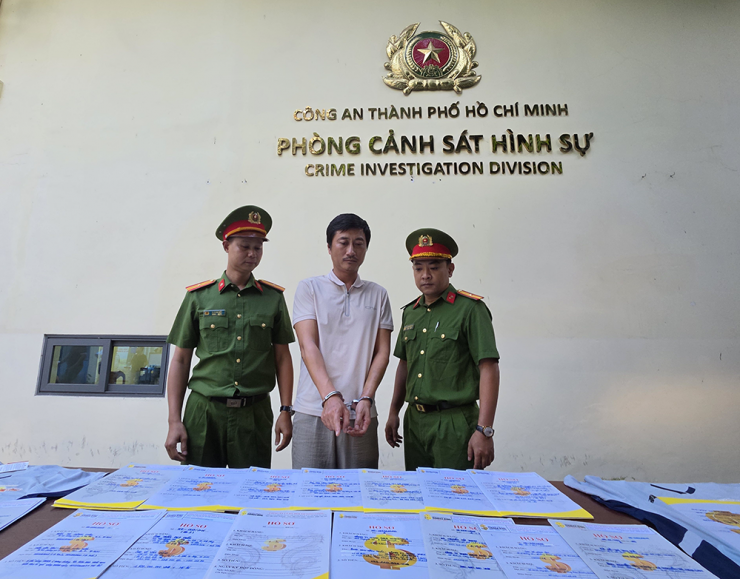 Đối tượng Vũ Hoàng Long khi bị bắt giữ. Ảnh: Đ.Đ.