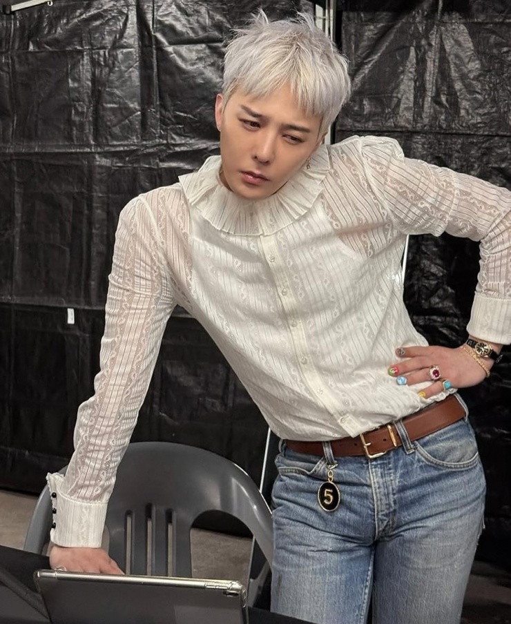 Sở thích vẽ móng 'nổi bần bật' của G-Dragon - 3