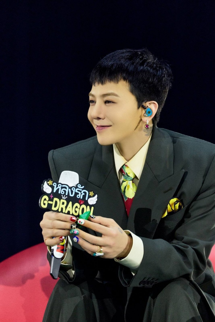 Sở thích vẽ móng 'nổi bần bật' của G-Dragon - 7