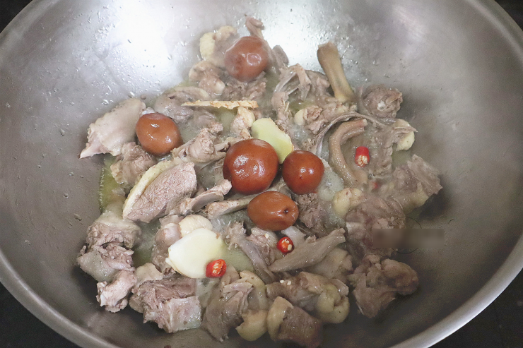 Loại thịt nên ăn trong lúc nóng điên người này, giúp bổ âm, ấm dạ dày, tăng cường sức khỏe, còn mát rười rượi - 4