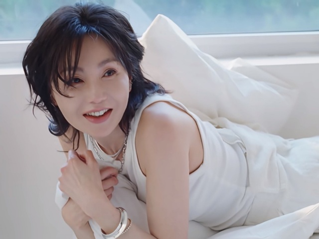 Vẻ thanh lịch của Trương Mạn Ngọc