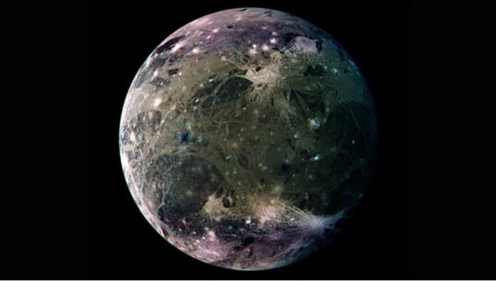 Mặt trăng khổng lồ Ganymede của Sao Mộc - Ảnh: NASA