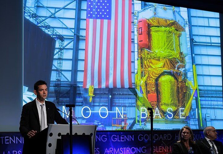 Ông Jared Isaacman, Giám đốc NASA, phát biểu tại họp báo. (Nguồn: Dailymail)