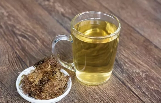 Nước ngô, trà râu ngô có vị thanh mát, ngọt nhẹ giúp giải khát, thanh nhiệt.