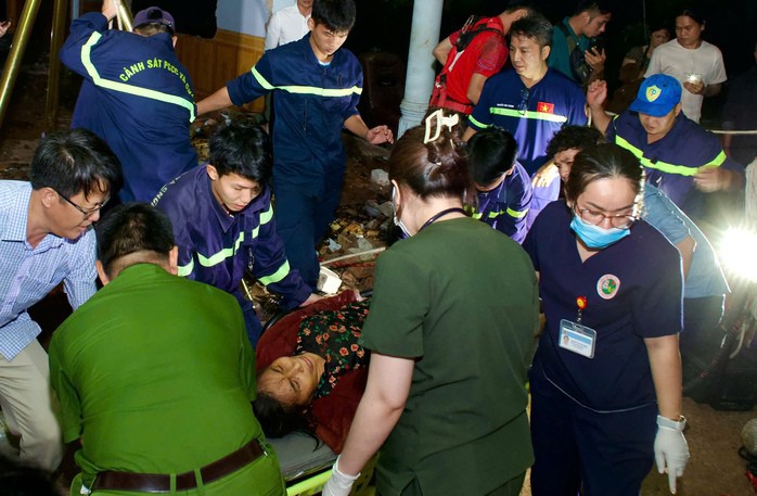 Bà Huỳnh Thị Út được cứu kịp thời, hiện đã tỉnh táo và bị một số xây sát nhẹ