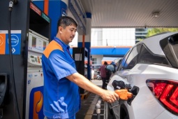 Giá xăng E10 giảm mạnh trước ngày bán đại trà, thấp hơn RON95 là 494 đồng/lít