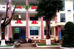 Công an điều tra vụ giấu rìu trong balo mang lên lớp đánh bạn học