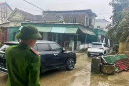 Người đàn ông 'khóa đuôi' ô tô giữa đường ở Hà Tĩnh bị phạt 50 triệu đồng