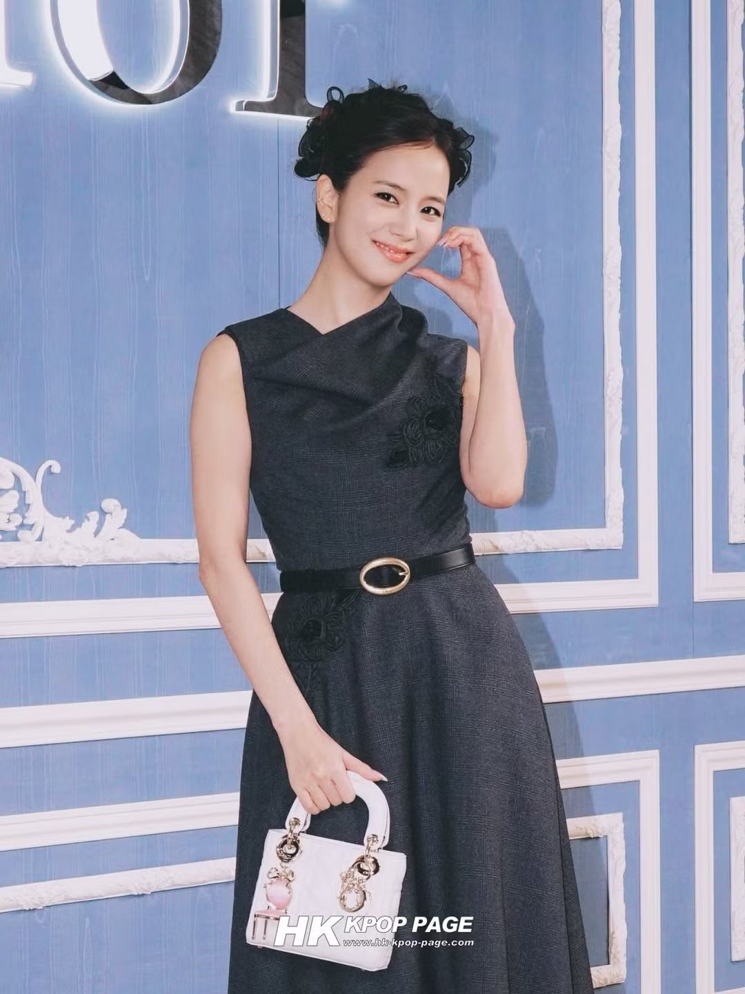 Vì sao tạo hình mới nhất của Jennie và Jisoo BLACKPINK gây tranh cãi? - 3