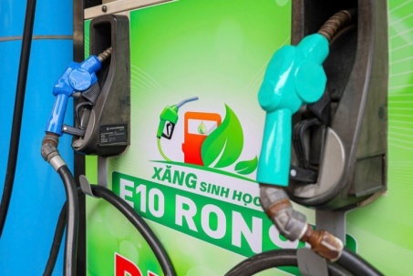 Nhiều chủ xe vẫn còn băn khoăn về xăng E10