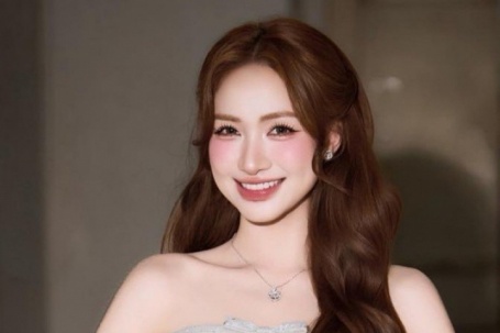 Ca sĩ Hòa Minzy đón sinh nhật đặc biệt ở tuổi 31
