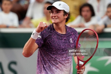 Hấp dẫn tennis Roland Garros: Sao trẻ Fonseca kịch chiến 5 set, hẹn đấu Djokovic