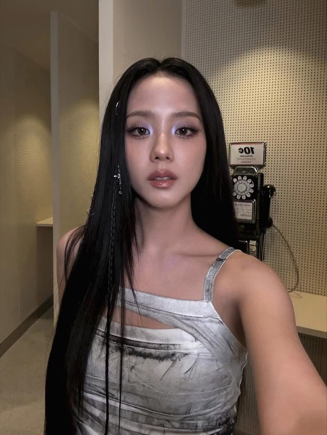 Vì sao tạo hình mới nhất của Jennie và Jisoo BLACKPINK gây tranh cãi? - 8