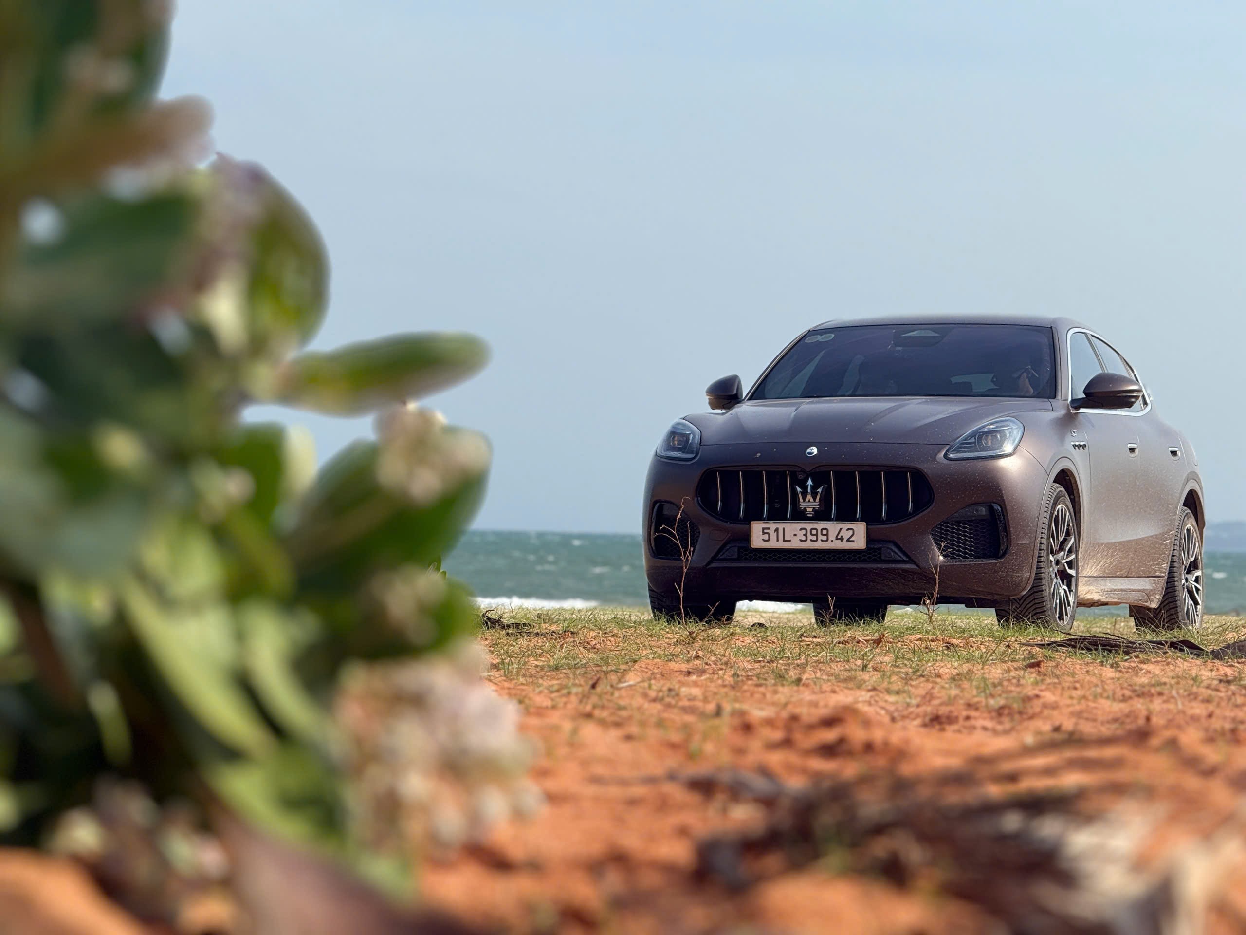 Maserati Grecale sẽ nằm ngay giữa hai dòng xe đã được biết đến khá nhiều đó là Macan và Cayenne.