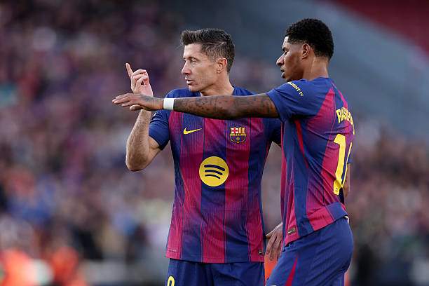 Lewandowski và Rashford hưởng lương rất cao nên gạt được họ khiến Barca dễ hơn trong chuyển nhượng