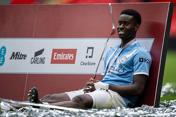 Guehi kết thúc mùa đầu ở Man City với 2 chức vô địch cúp