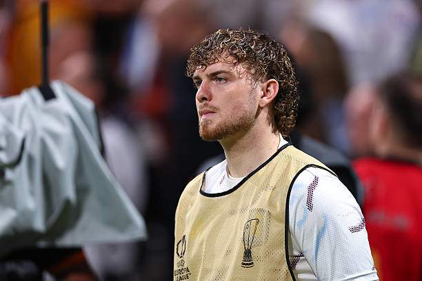 Harvey Elliott trầm ngâm trong buổi tối vô địch Europa League