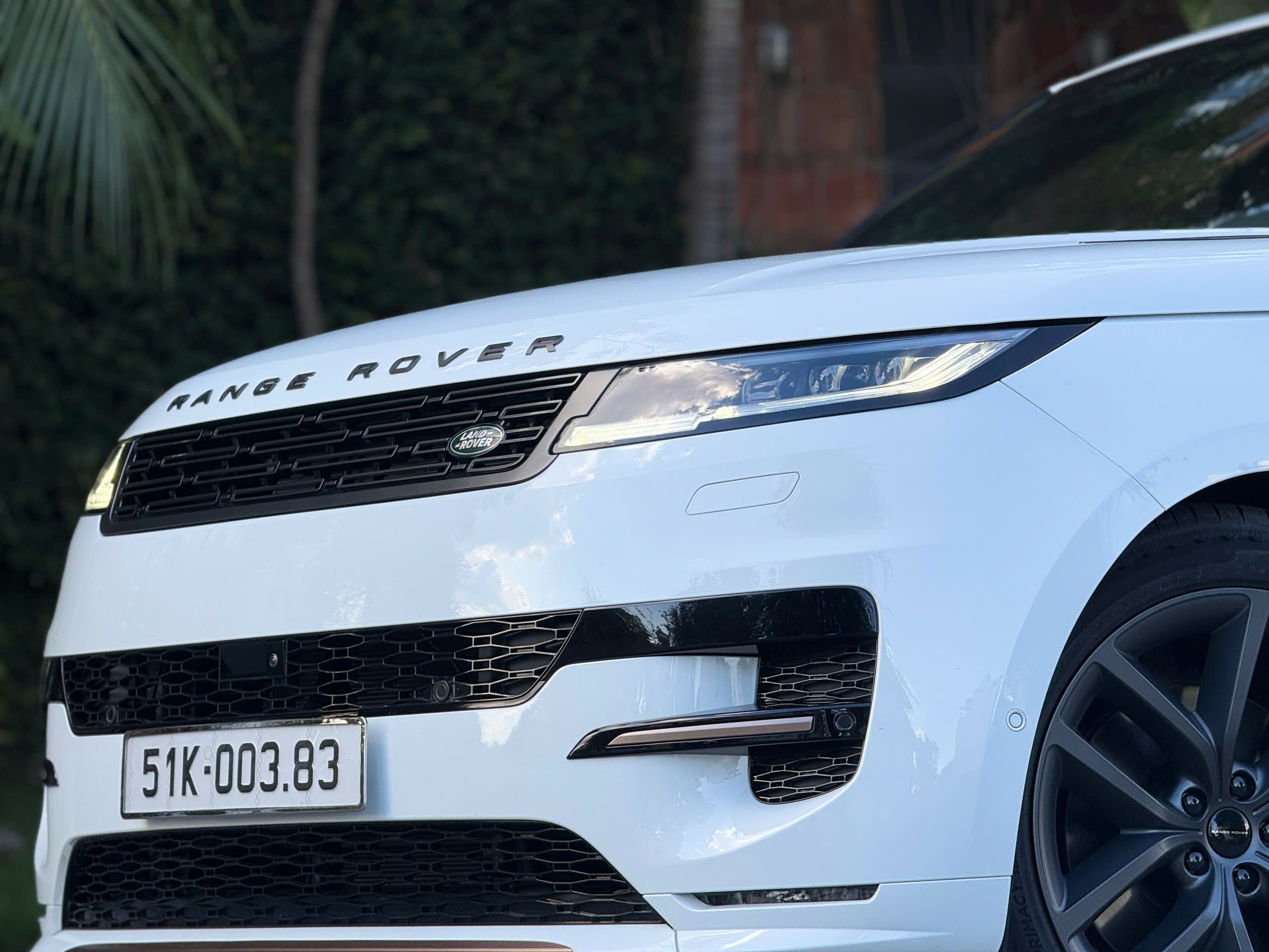 Chi tiết mẫu xe Range Rover Sport PHEV đầu tiên có mặt tại Việt Nam, giá gần 7 tỷ đồng - 3