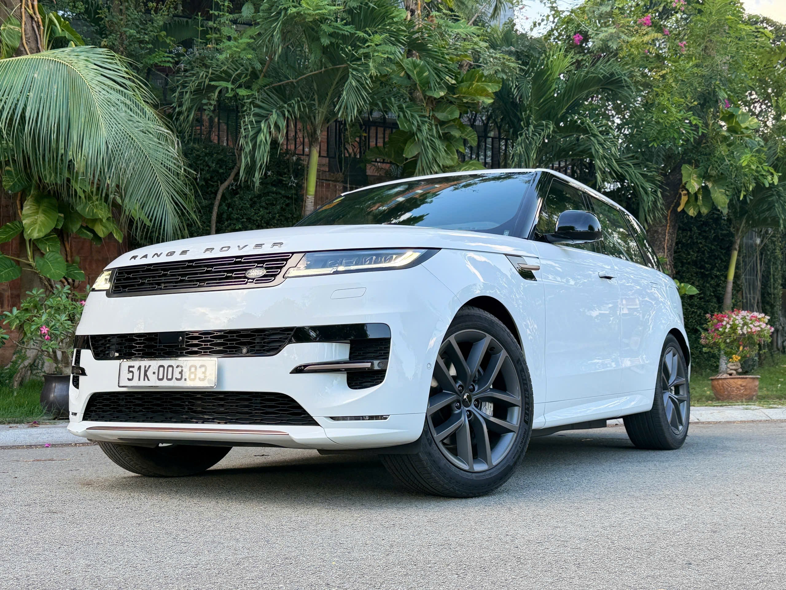 Chi tiết mẫu xe Range Rover Sport PHEV đầu tiên có mặt tại Việt Nam, giá gần 7 tỷ đồng - 1