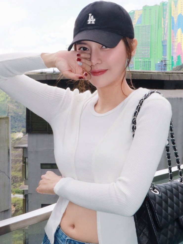 Diễn viên Cao Thái Hà du lịch Malaysia.