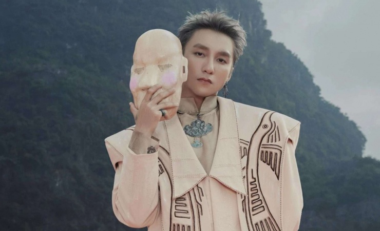 Sơn Tùng M-TP trong MV "Come My Way". (Ảnh: NSX)