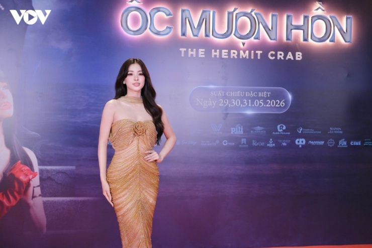 Việc liên tục thay đổi tâm lý, ánh mắt và biểu cảm được xem là thử thách lớn đối với người đẹp sinh năm 2000.