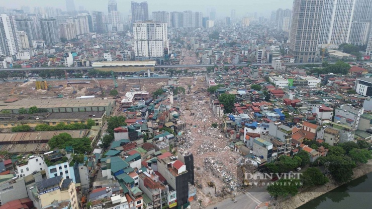Dự án đường Vành đai 2,5 đoạn Đầm Hồng - Nguyễn Trãi dài khoảng 1,5km, có tổng mức đầu tư hơn 2.433 tỷ đồng, trong đó chi phí giải phóng mặt bằng chiếm hơn 2.001 tỷ đồng.&nbsp;