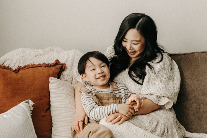 Nghề 'làm mẹ' cho con nhà giàu kiếm 80.000 NDT mỗi tháng