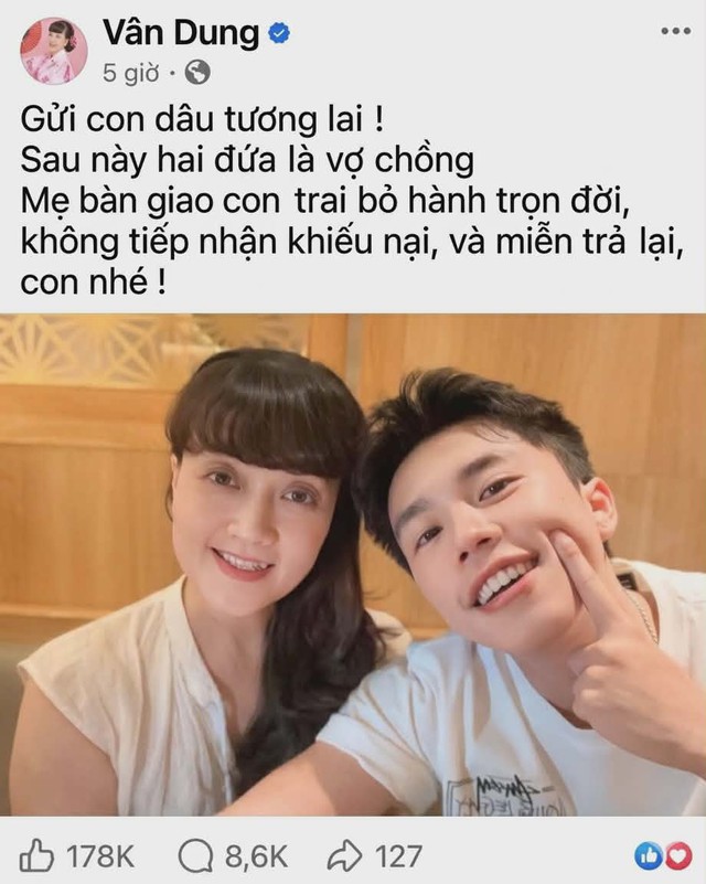 Nghệ sĩ Vân Dung và con trai.