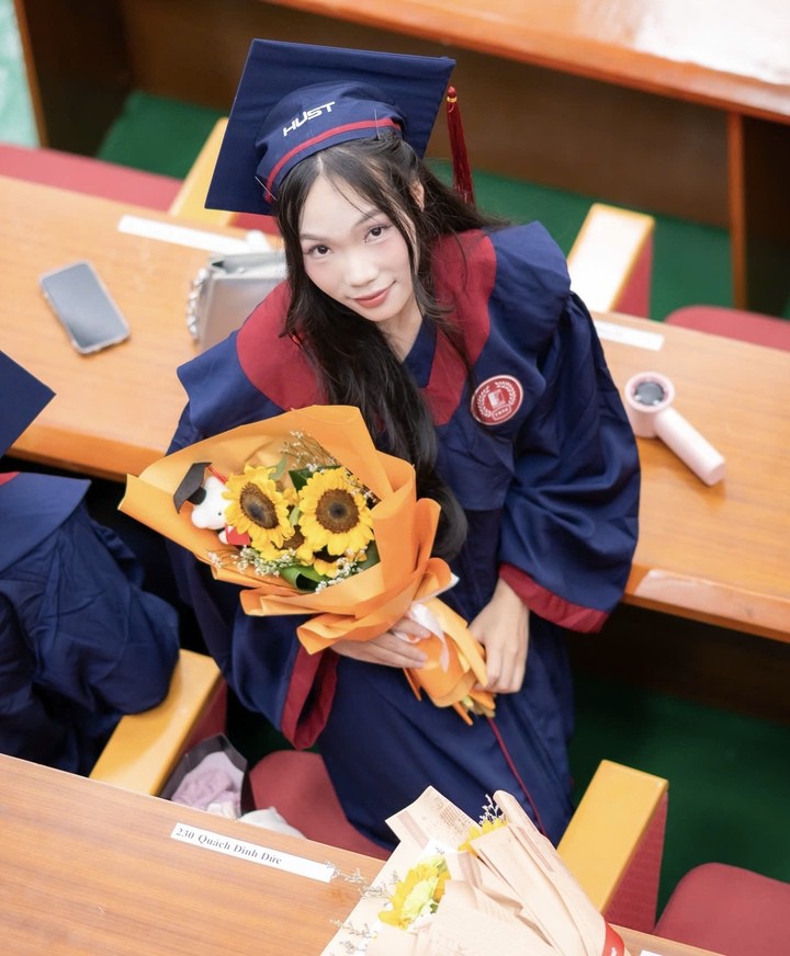 Những ngày đầu rẽ hướng theo học AI không dễ dàng với nữ sinh xuất thân từ khối kinh tế.