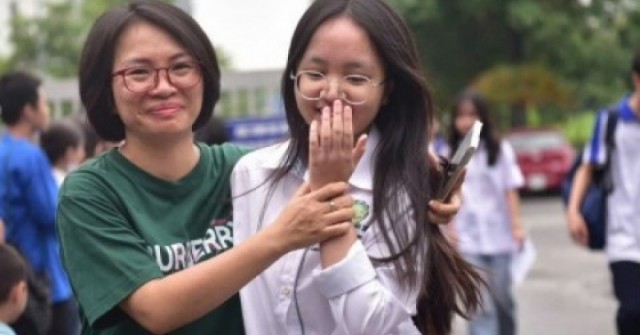 Sáng nay (29/5), thí sinh Hà Nội làm thủ tục dự thi lớp 10 THPT công lập