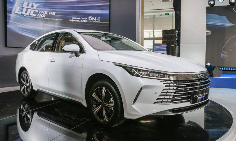 Seal 5 hybrid tăng tốc 0-100 km/h trong 7,5 giây. Mức tiêu hao nhiên liệu khoảng 3,8 lít/100 km.