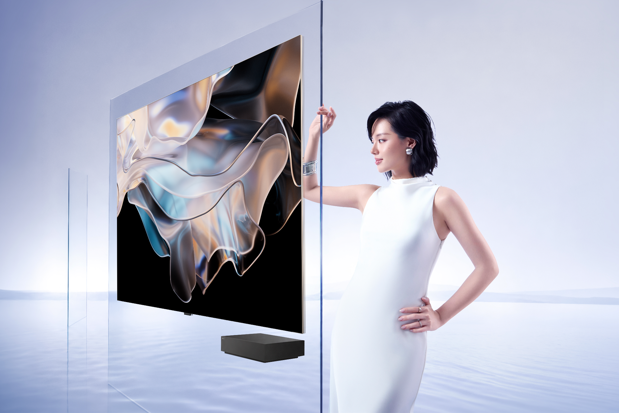 TV LG OLED evo AI W6 xuất hiện tinh tế trong bộ ảnh với “Cô em Trendy” Khánh Linh