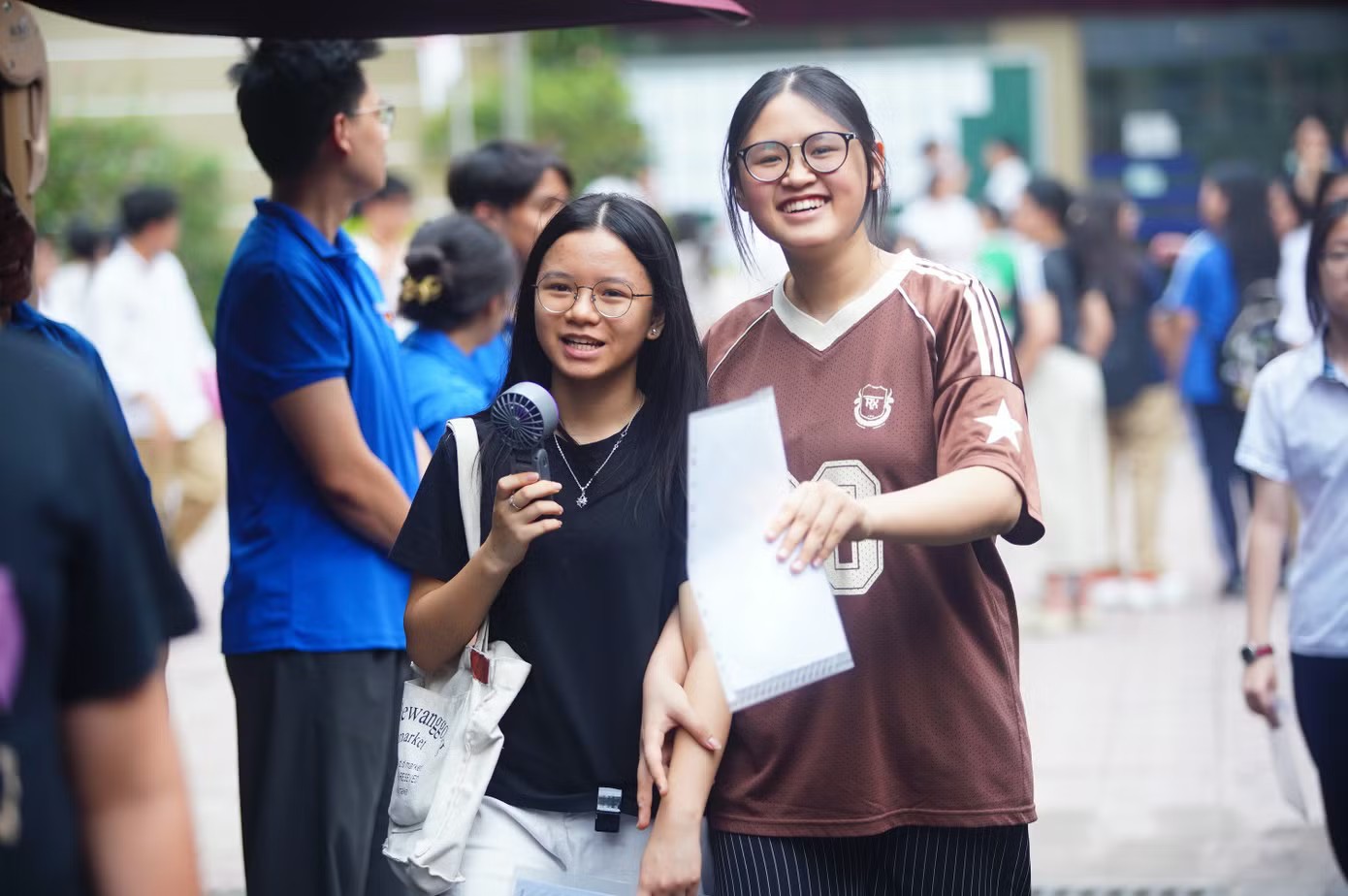 Kết thúc buổi làm thủ tục, nhiều thí sinh rời điểm thi với tâm trạng khá thoải mái, tự tin trước kỳ thi được xem là một trong những dấu mốc quan trọng đầu tiên của tuổi học trò..