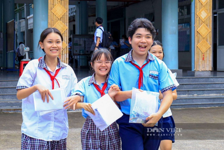 Thí sinh tham gia kỳ thi tuyển sinh lớp 10 TP.HCM năm 2025. Ảnh: Nguyệt Minh