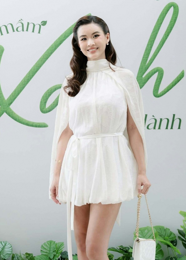 Ảnh sao 30/5: Mai Hồ khoe nhan sắc tuổi U40 - 9